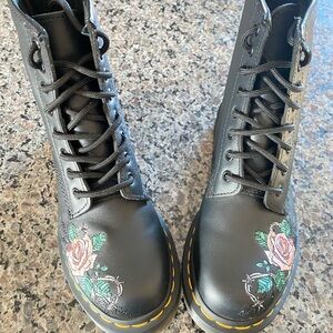 Dr Martens Vonda Chain ll